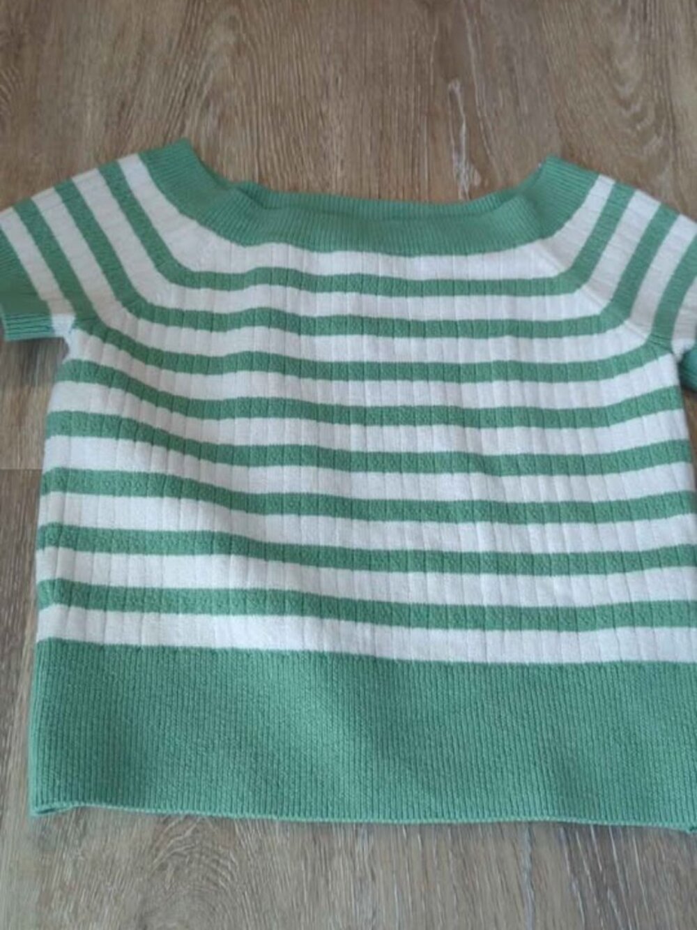 Abercrombie Kids Striped Green and White Knit Top Size 9/10